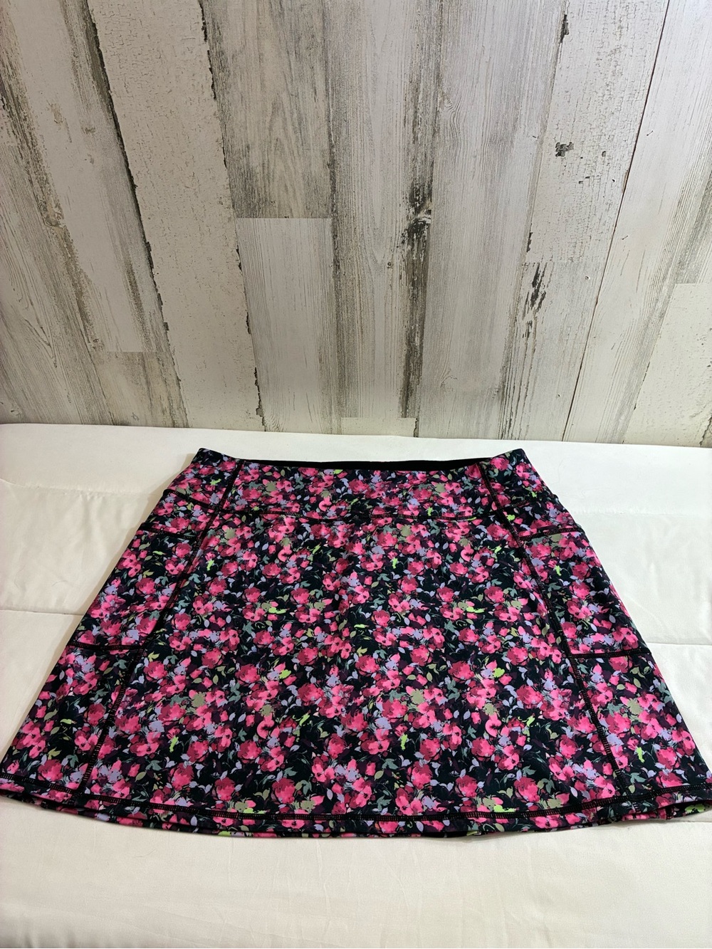 Skechers Pink Floral A-Line Skort Women’s Sz L pink on Black